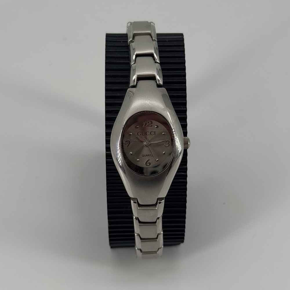 Gucci Y2K Stainless Steel Oval Bracelet Watch Quartz Swiss Made Women’s